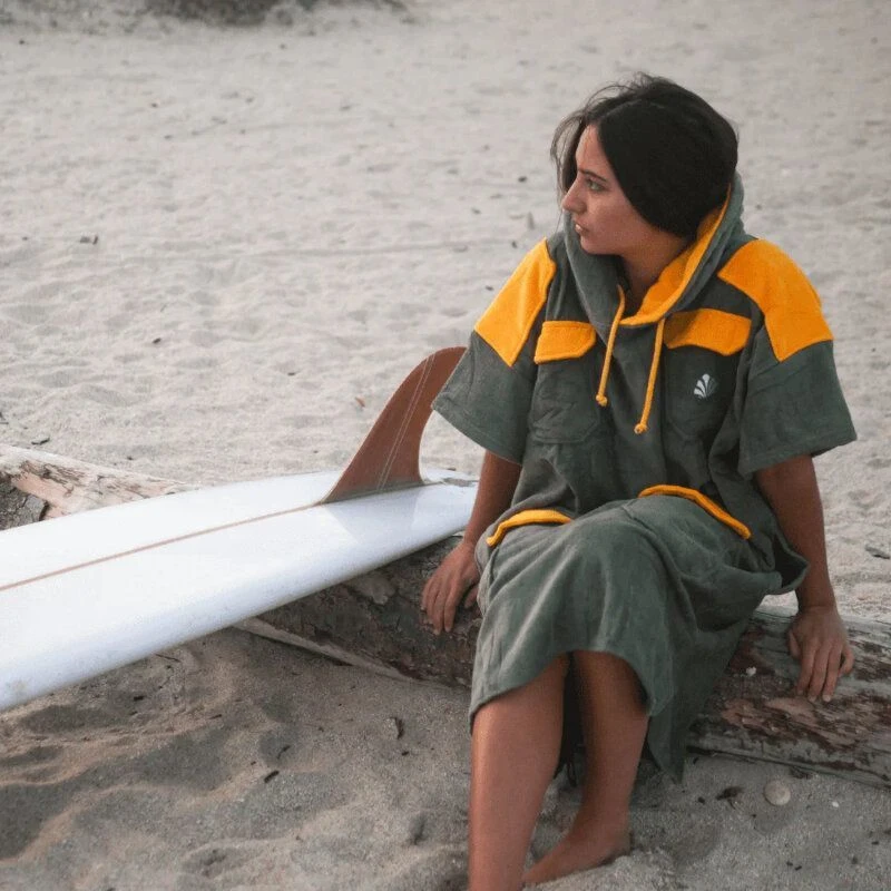 Poncho Surf Adulte Saint Jacques Wetsuits Cargo Kaki 2 Poncho Surf Adulte Saint Jacques Wetsuits Cargo Kaki – Image 2