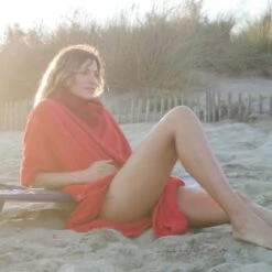 Poncho Surf Femme Saint Jacques Wetsuits Cape Rouge -CRESS Magasin poncho surf femme saint jacques wetsuits cape rouge 2